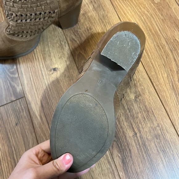 Size 8 Shoe lot - Picture 6 of 9